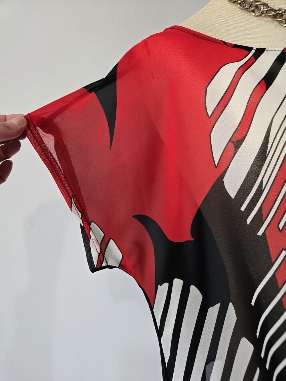 Joseph Ribkoff Crop Red, Black & White Abstract Print Sheer Top. Size 4 - Picture 4 of 10